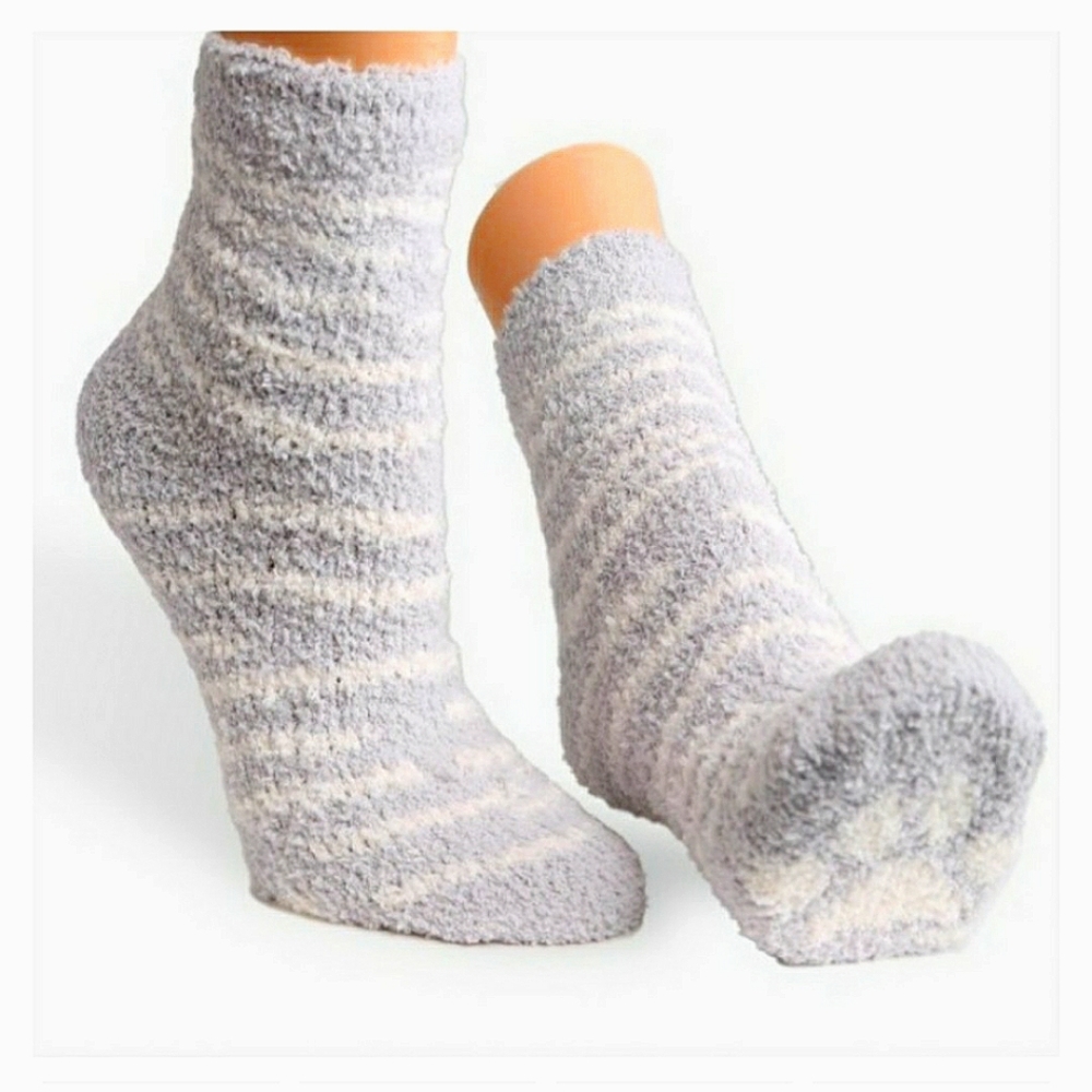 Comfy Luxe Fuzzy knit zebra print socks, NWT